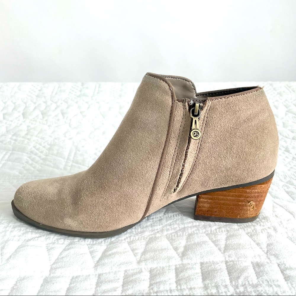 Blonde Villa Waterproof Ankle Booties in Mushroom Suede 7.5 Wide